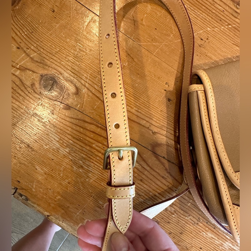 Dooney and Bourke leather cross body bag - Picture 6 of 6